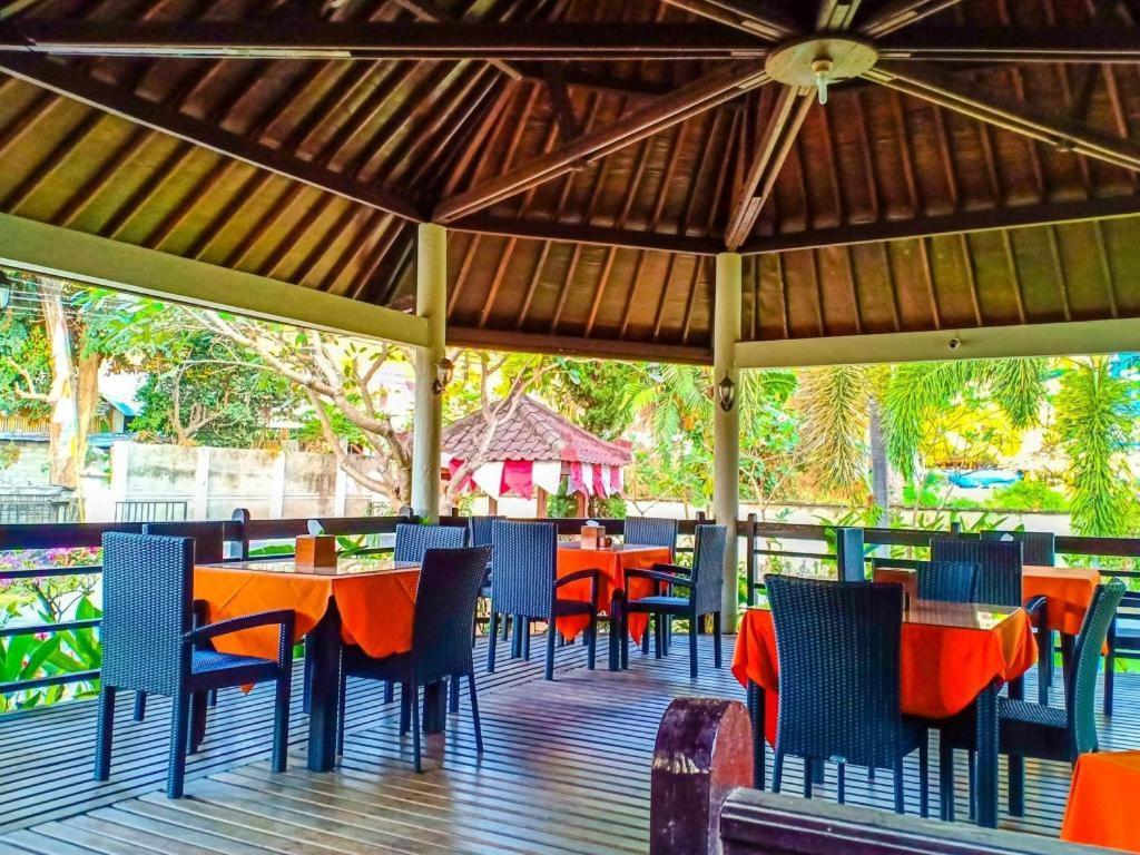 Oyo 1508 Mascot Beach Hotel Mangsit Exterior foto