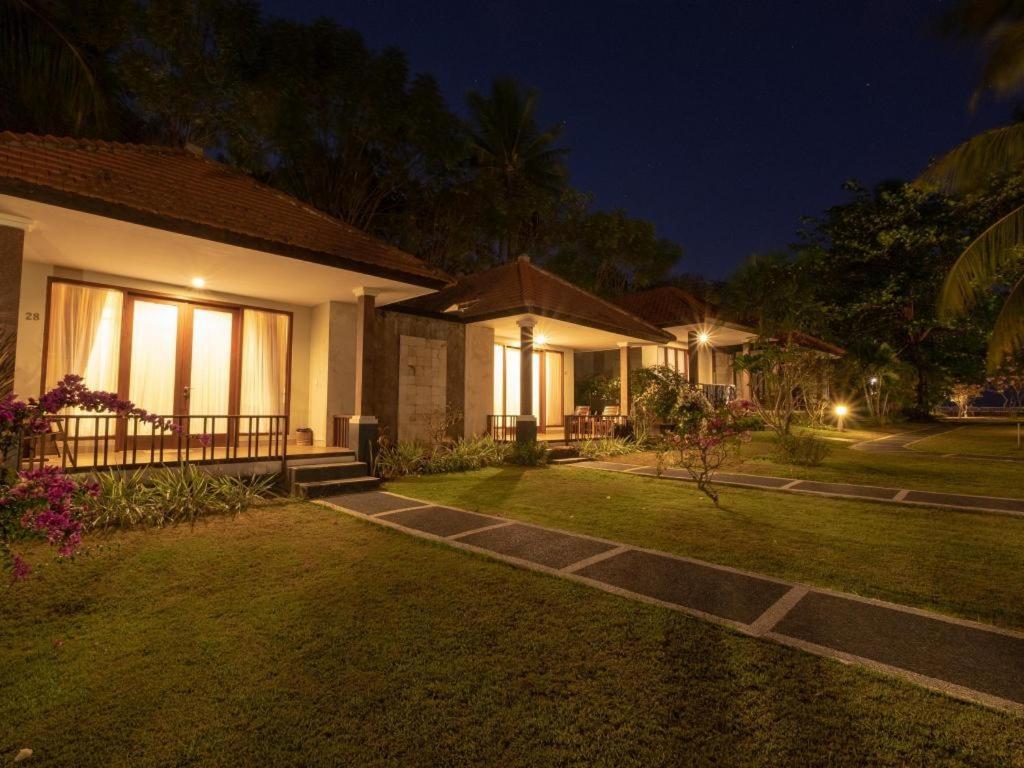 Oyo 1508 Mascot Beach Hotel Mangsit Exterior foto