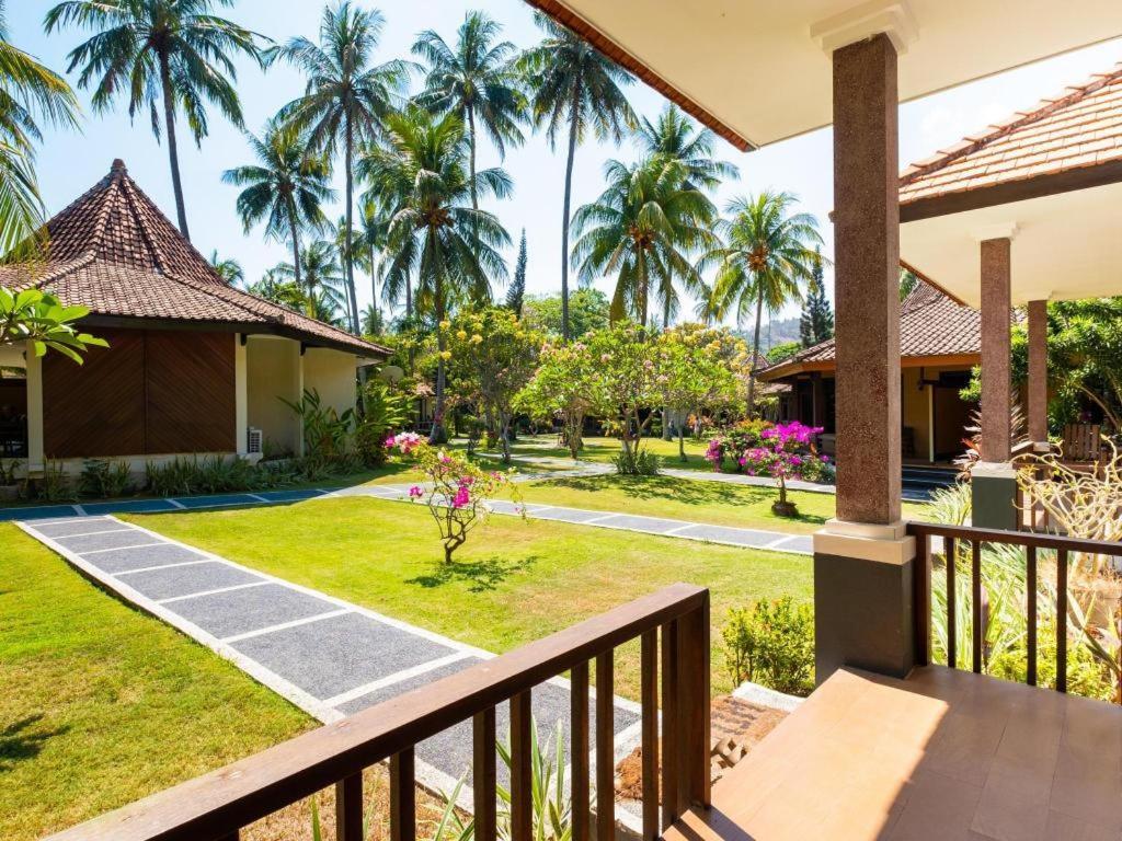 Oyo 1508 Mascot Beach Hotel Mangsit Exterior foto