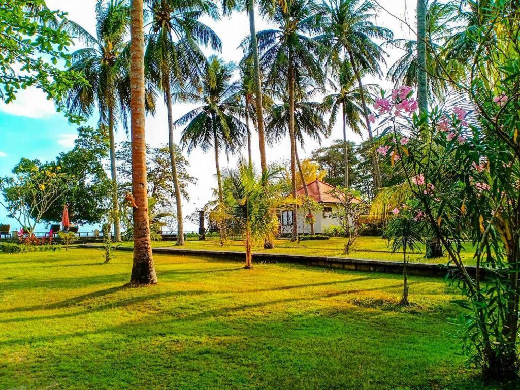 Oyo 1508 Mascot Beach Hotel Mangsit Exterior foto